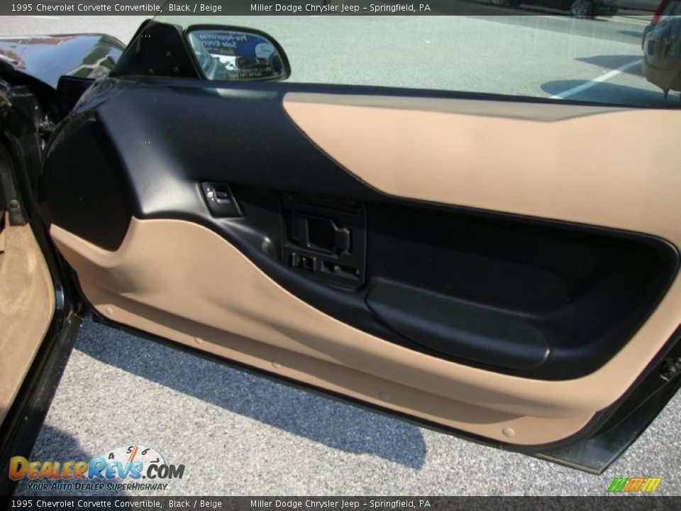 1995 Chevrolet Corvette Convertible Black / Beige Photo #21
