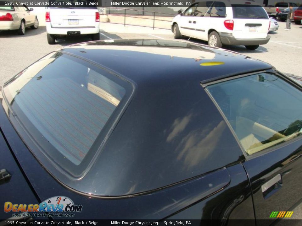 1995 Chevrolet Corvette Convertible Black / Beige Photo #22