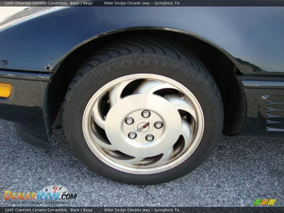 1995 Chevrolet Corvette Convertible Black / Beige Photo #23