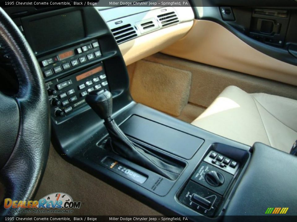 1995 Chevrolet Corvette Convertible Black / Beige Photo #28