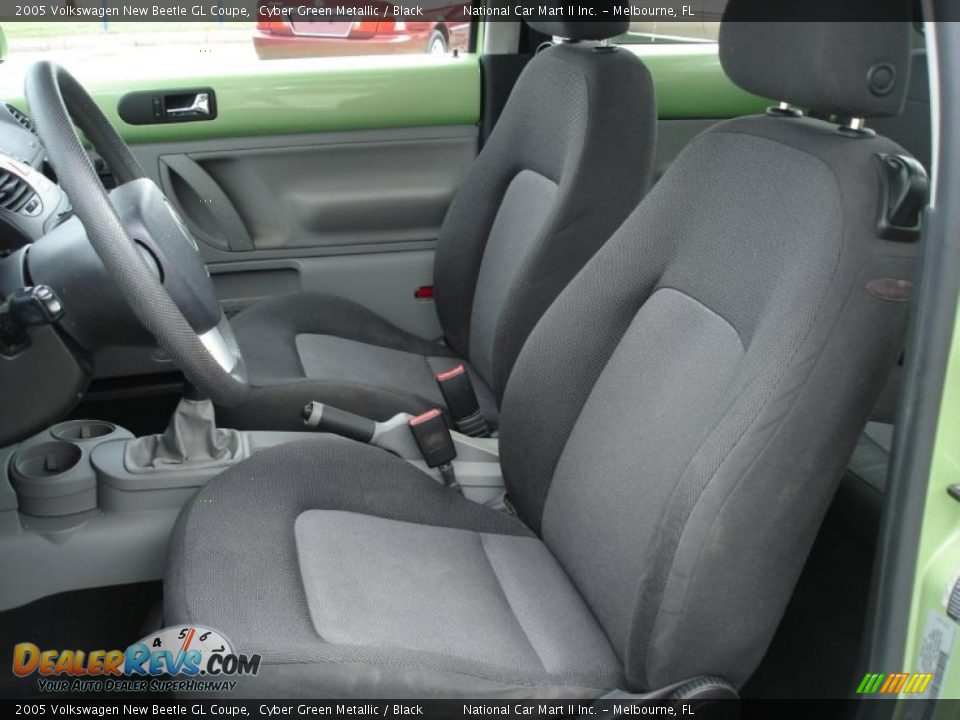 2005 Volkswagen New Beetle GL Coupe Cyber Green Metallic / Black Photo #10
