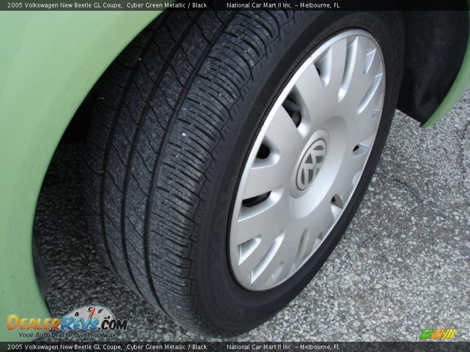 2005 Volkswagen New Beetle GL Coupe Cyber Green Metallic / Black Photo #31