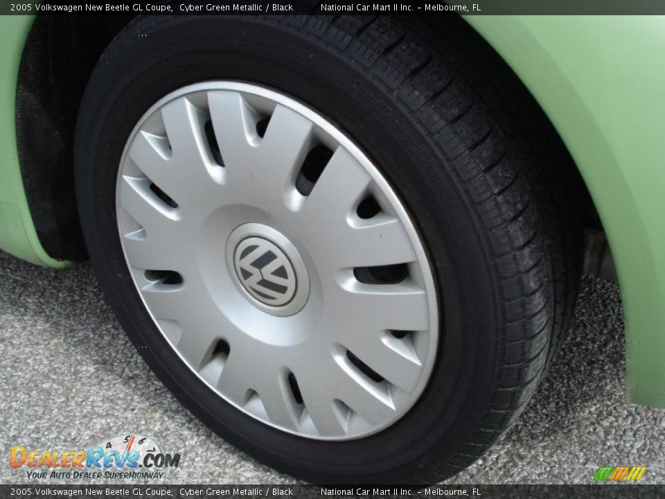 2005 Volkswagen New Beetle GL Coupe Cyber Green Metallic / Black Photo #33