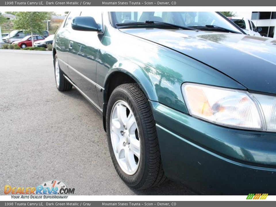 1998 Toyota Camry LE Dark Green Metallic / Gray Photo #32