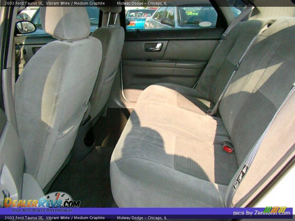 2003 Ford Taurus SE Vibrant White / Medium Graphite Photo #4