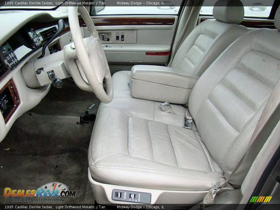 1995 Cadillac DeVille Sedan Light Driftwood Metallic / Tan Photo #2