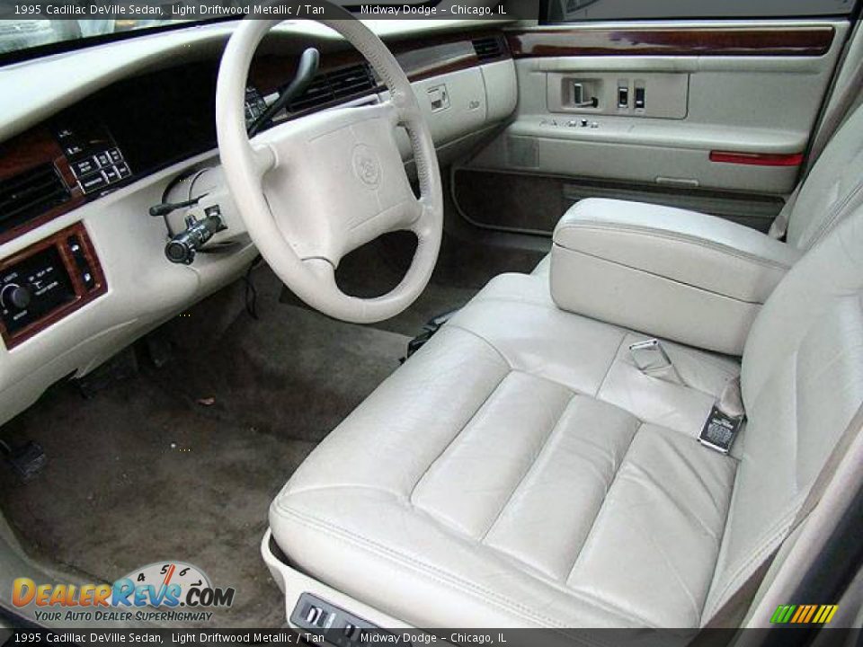1995 Cadillac DeVille Sedan Light Driftwood Metallic / Tan Photo #3