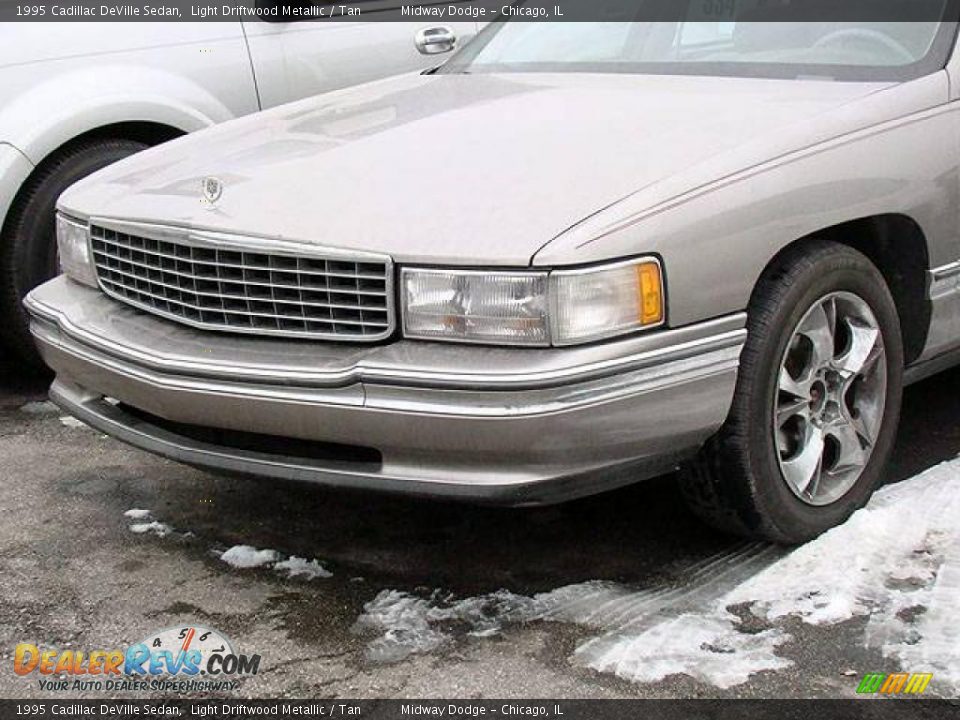 1995 Cadillac DeVille Sedan Light Driftwood Metallic / Tan Photo #6