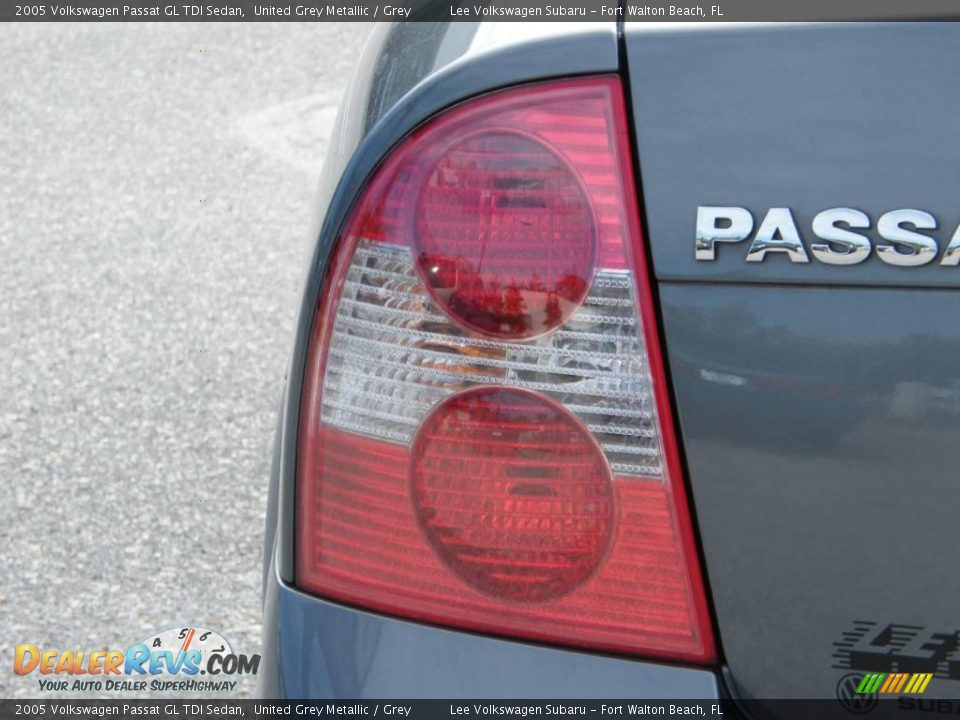 2005 Volkswagen Passat GL TDI Sedan United Grey Metallic / Grey Photo #10