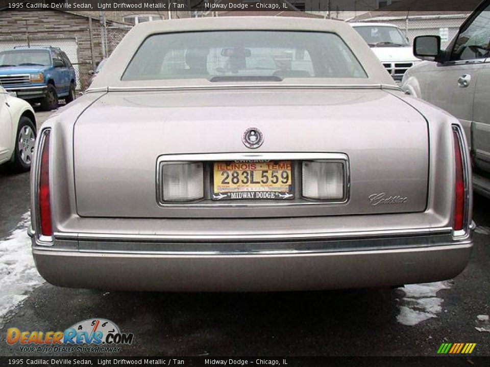 1995 Cadillac DeVille Sedan Light Driftwood Metallic / Tan Photo #8