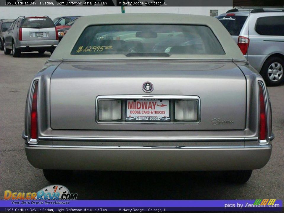 1995 Cadillac DeVille Sedan Light Driftwood Metallic / Tan Photo #9
