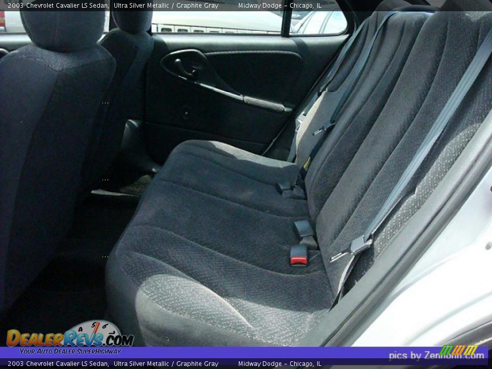 2003 Chevrolet Cavalier LS Sedan Ultra Silver Metallic / Graphite Gray Photo #4