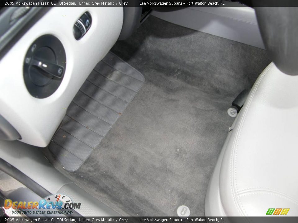 2005 Volkswagen Passat GL TDI Sedan United Grey Metallic / Grey Photo #16