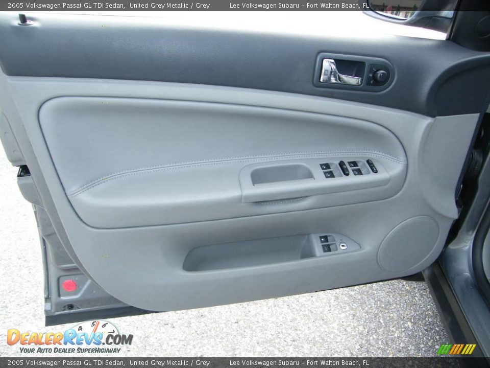 2005 Volkswagen Passat GL TDI Sedan United Grey Metallic / Grey Photo #17