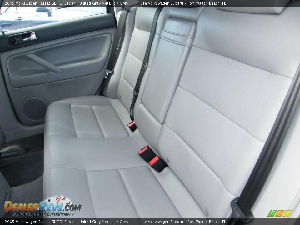 2005 Volkswagen Passat GL TDI Sedan United Grey Metallic / Grey Photo #21