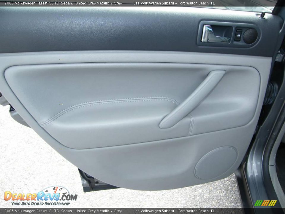 2005 Volkswagen Passat GL TDI Sedan United Grey Metallic / Grey Photo #23