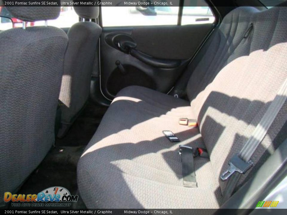 2001 Pontiac Sunfire SE Sedan Ultra Silver Metallic / Graphite Photo #5