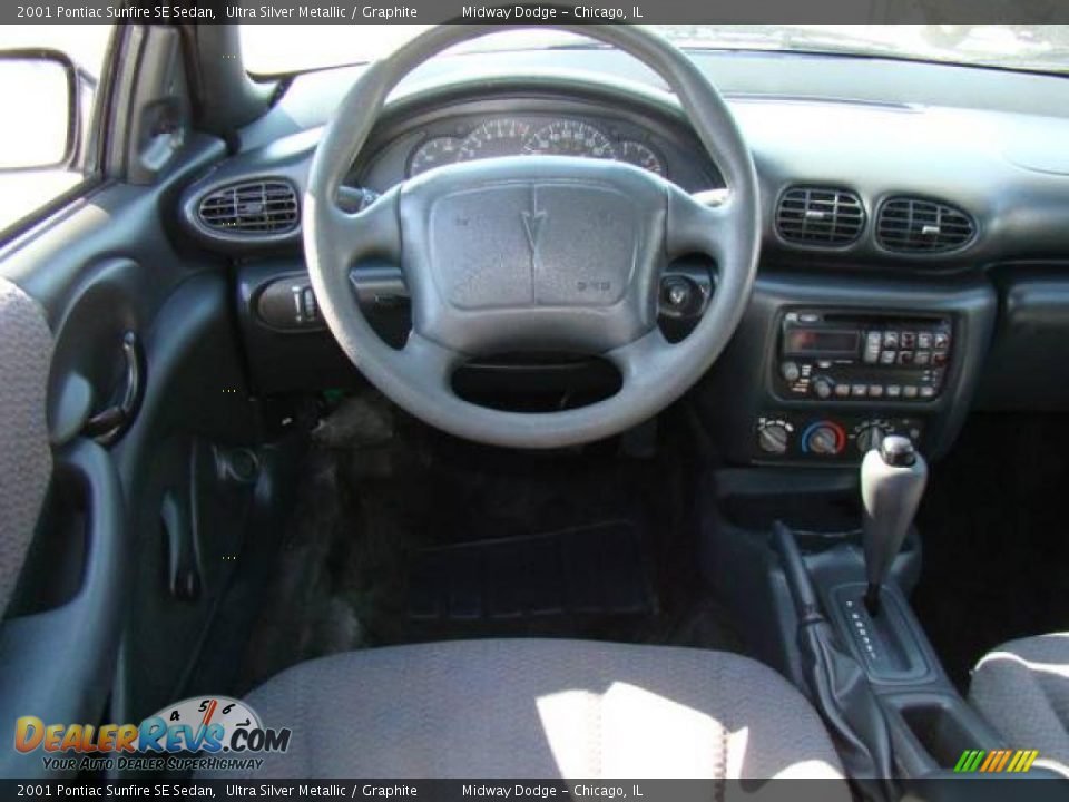 2001 Pontiac Sunfire SE Sedan Ultra Silver Metallic / Graphite Photo #6
