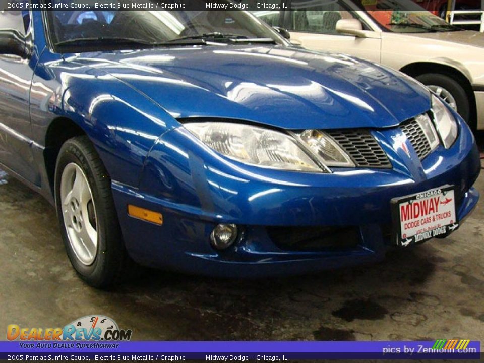 2005 Pontiac Sunfire Coupe Electric Blue Metallic / Graphite Photo #2