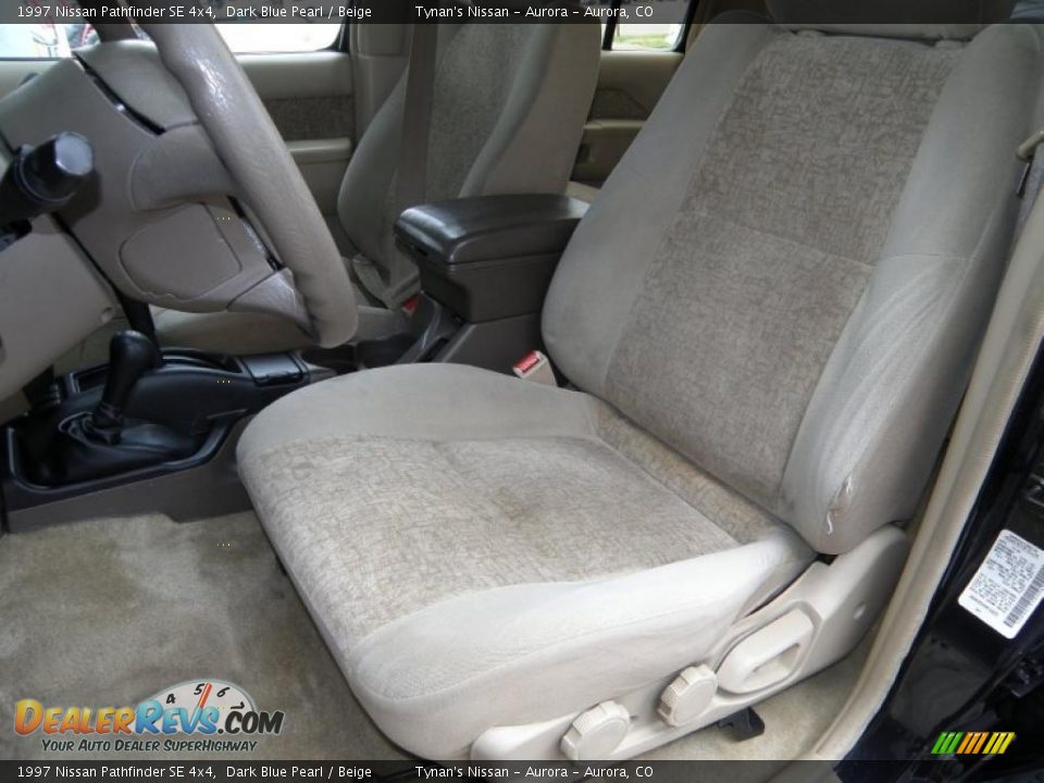 1997 Nissan Pathfinder SE 4x4 Dark Blue Pearl / Beige Photo #7