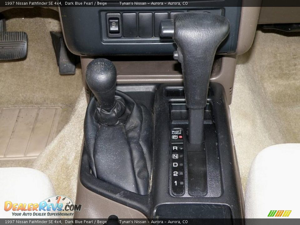1997 Nissan Pathfinder SE 4x4 Dark Blue Pearl / Beige Photo #11