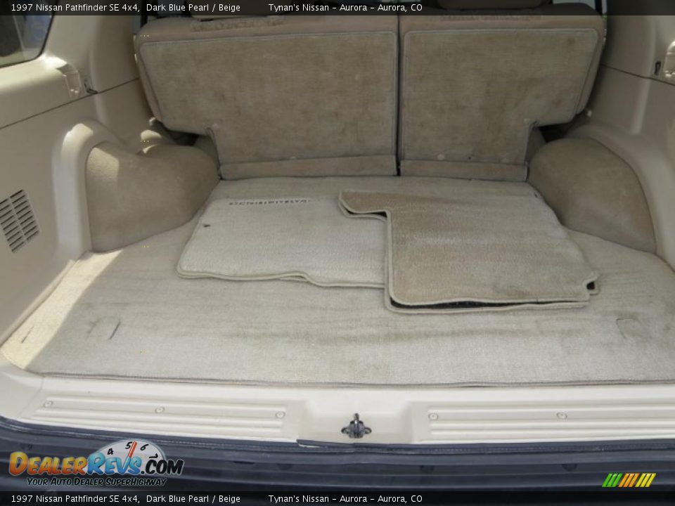 1997 Nissan Pathfinder SE 4x4 Dark Blue Pearl / Beige Photo #15