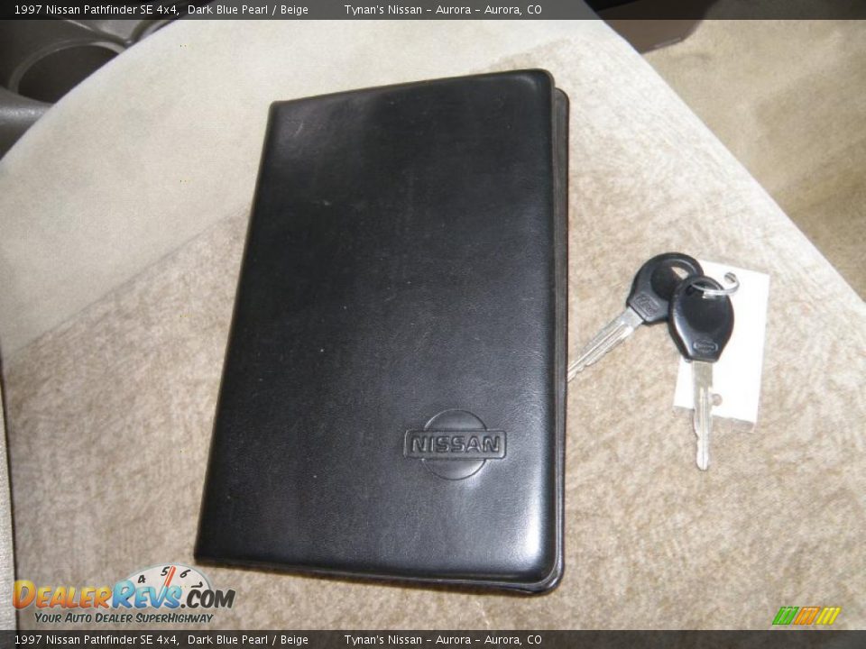 1997 Nissan Pathfinder SE 4x4 Dark Blue Pearl / Beige Photo #17