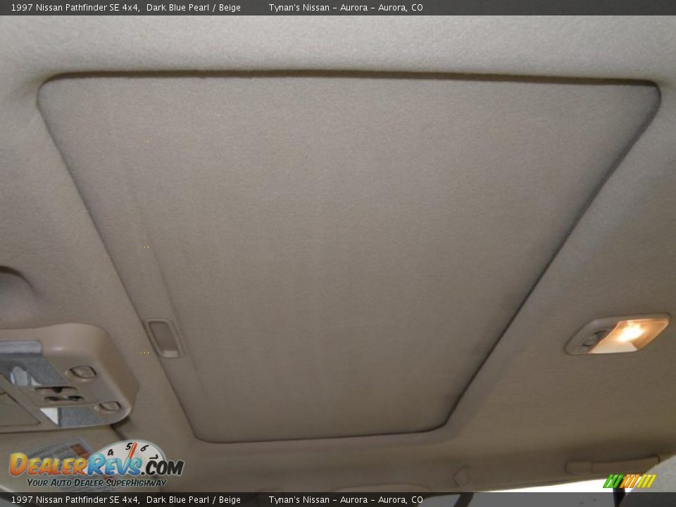 1997 Nissan Pathfinder SE 4x4 Dark Blue Pearl / Beige Photo #22