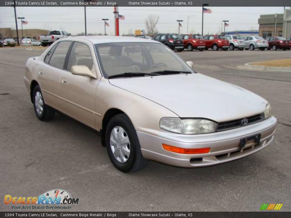 1994 Toyota Camry LE Sedan Cashmere Beige Metallic / Beige Photo #4