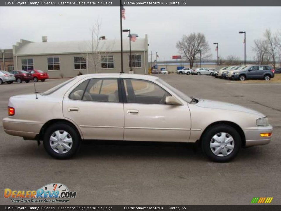 1994 Toyota Camry LE Sedan Cashmere Beige Metallic / Beige Photo #5