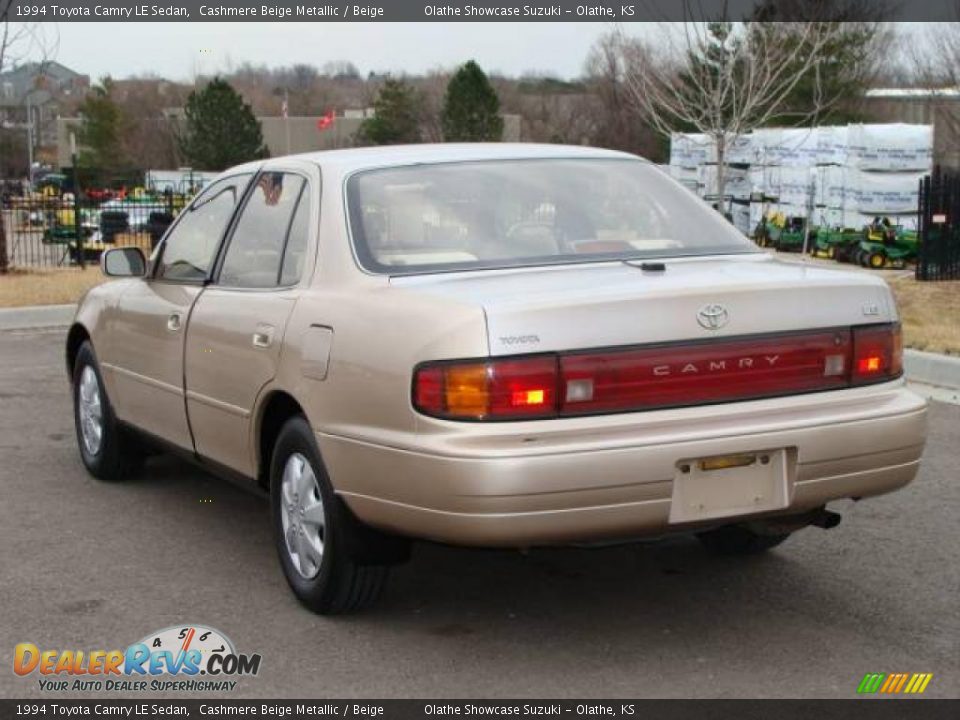 1994 Toyota Camry LE Sedan Cashmere Beige Metallic / Beige Photo #8