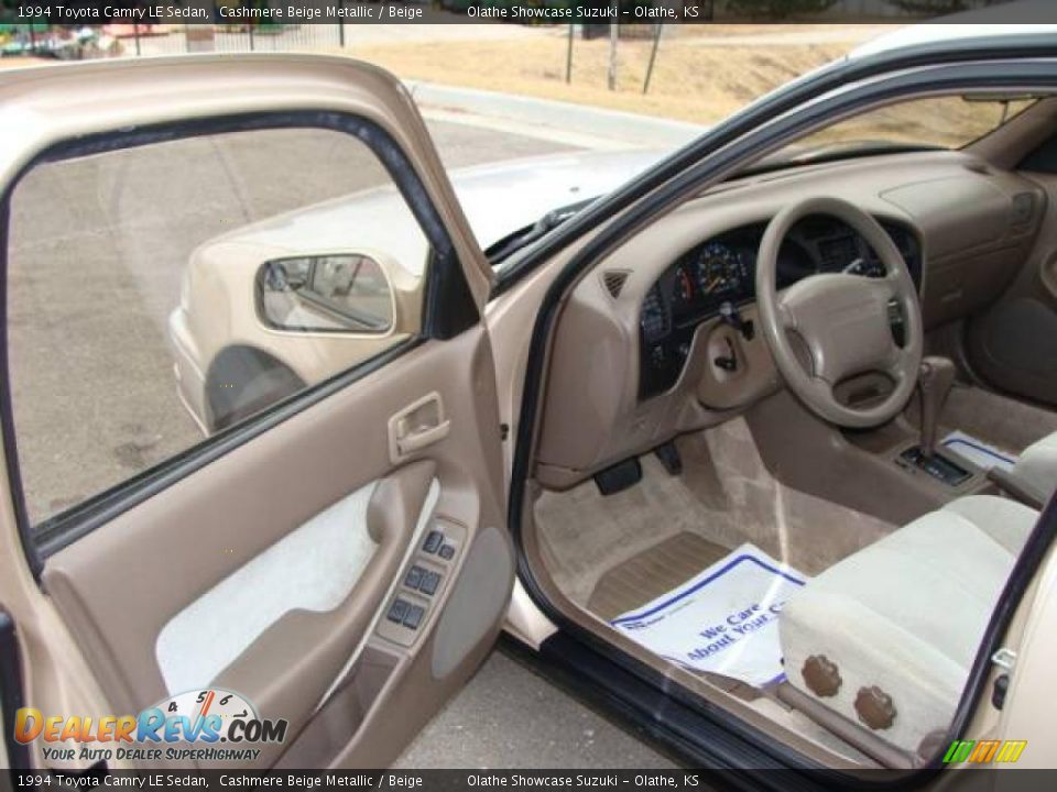 1994 Toyota Camry LE Sedan Cashmere Beige Metallic / Beige Photo #12