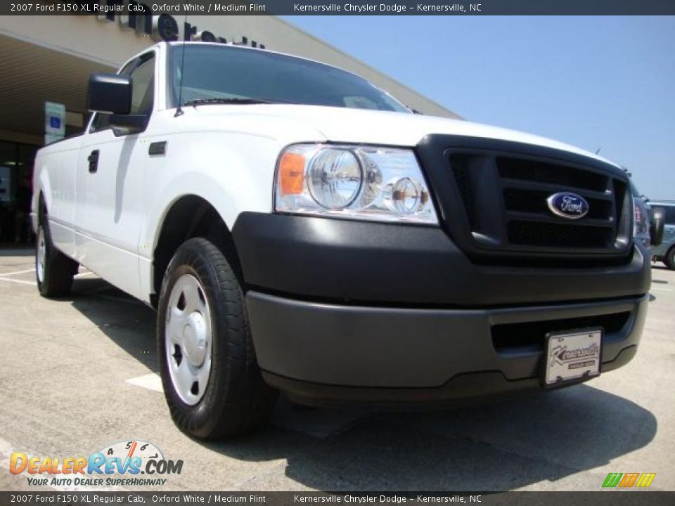 2007 Ford F150 XL Regular Cab Oxford White / Medium Flint Photo #1