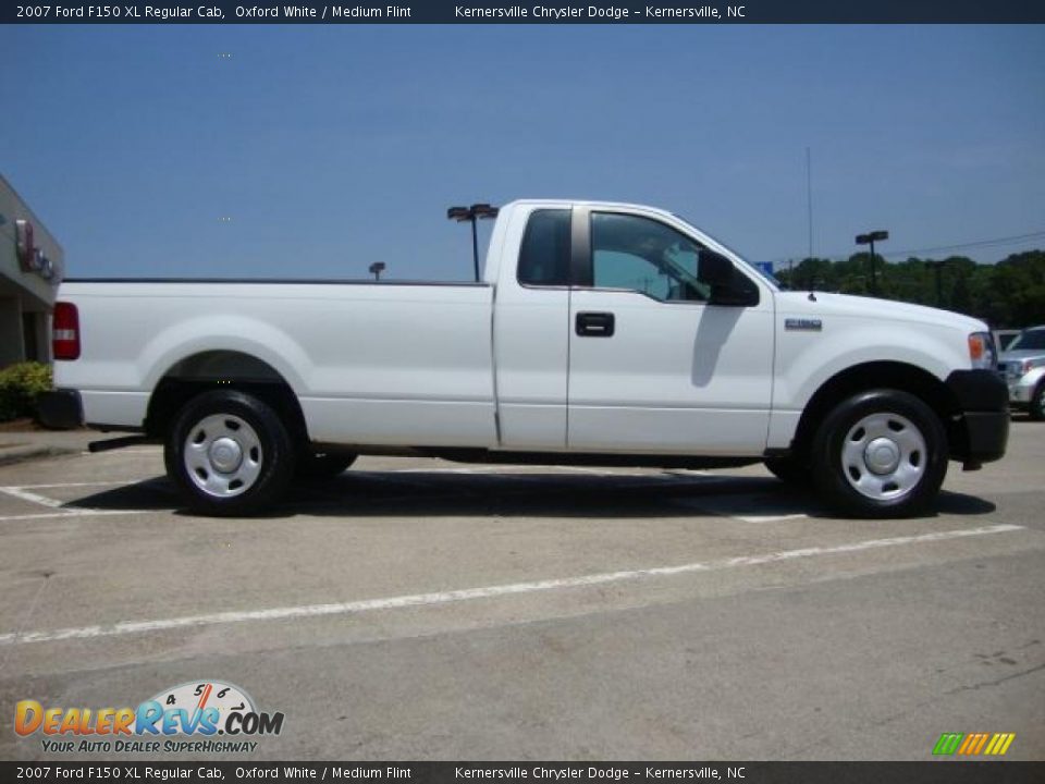 2007 Ford F150 XL Regular Cab Oxford White / Medium Flint Photo #2