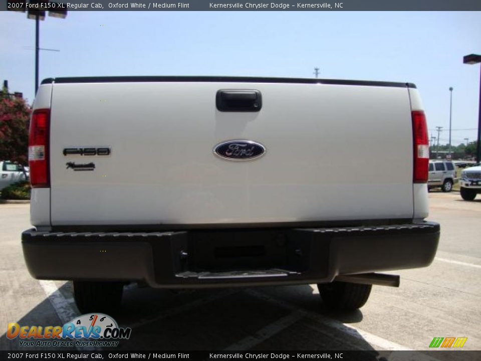 2007 Ford F150 XL Regular Cab Oxford White / Medium Flint Photo #4