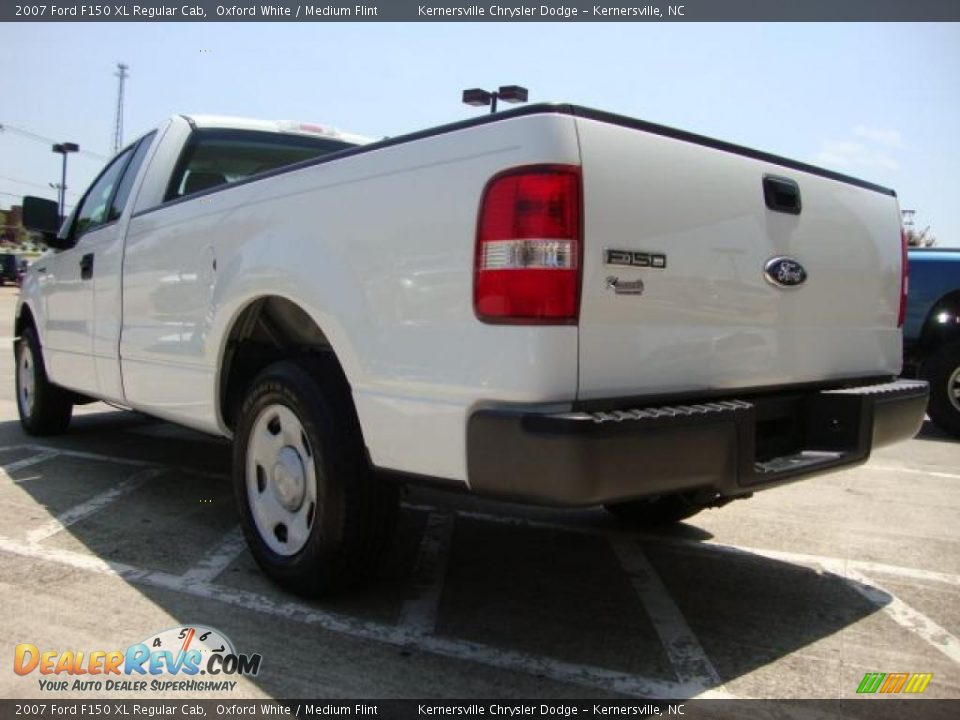 2007 Ford F150 XL Regular Cab Oxford White / Medium Flint Photo #5