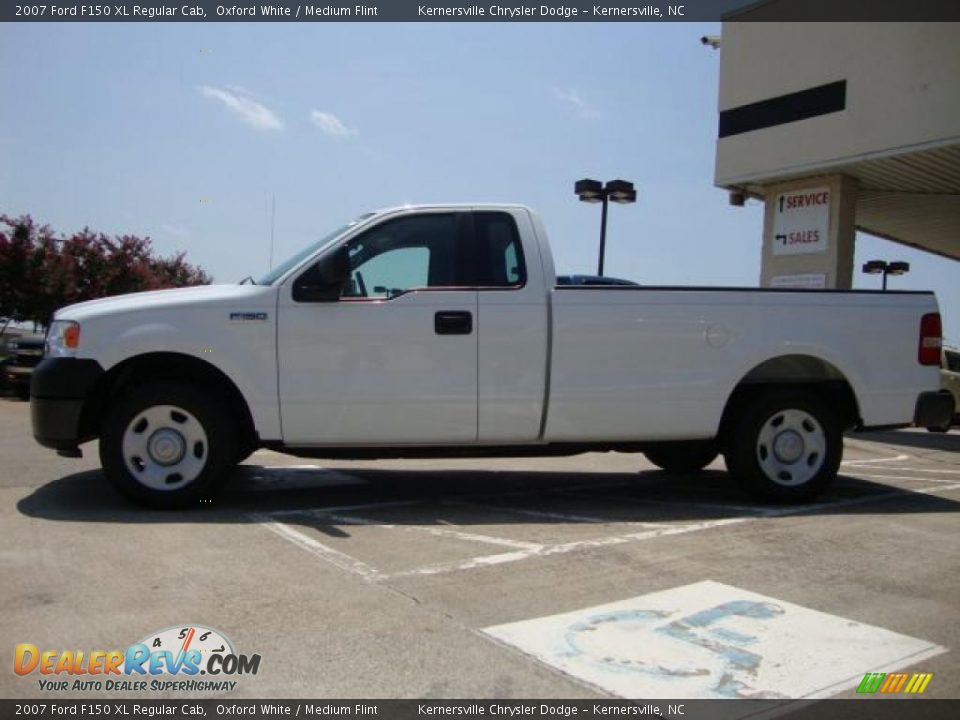 2007 Ford F150 XL Regular Cab Oxford White / Medium Flint Photo #6