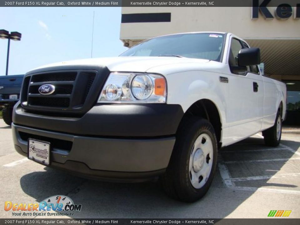 2007 Ford F150 XL Regular Cab Oxford White / Medium Flint Photo #7