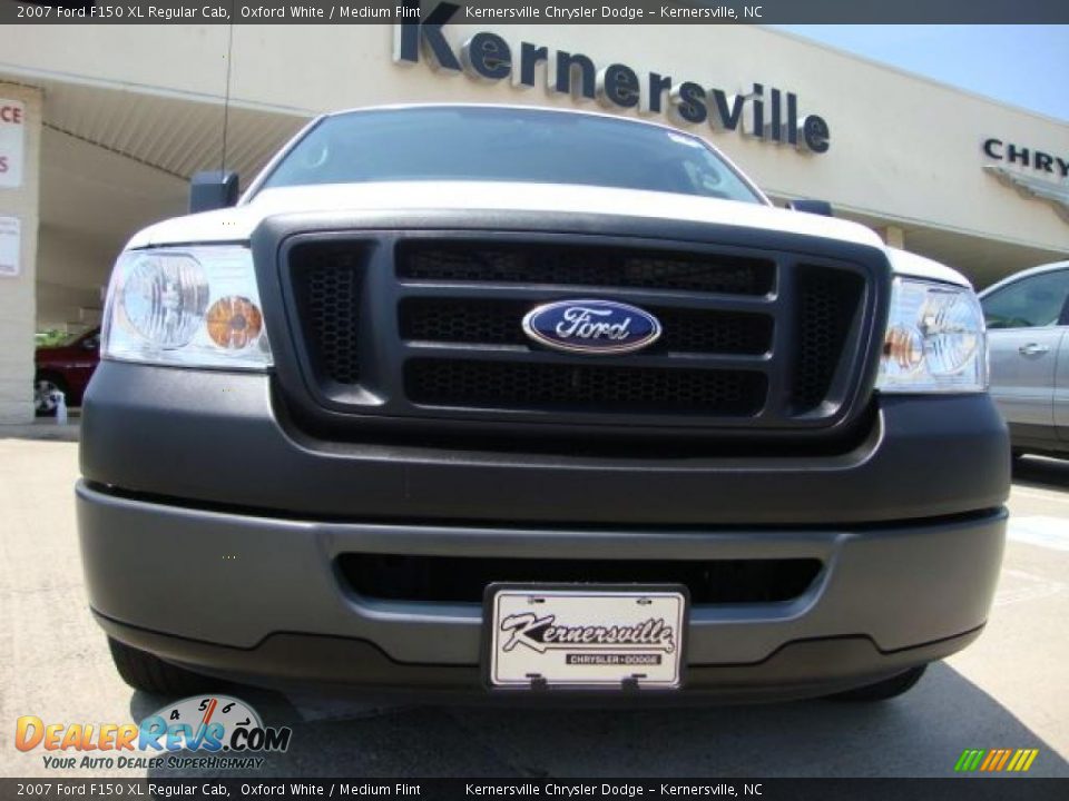 2007 Ford F150 XL Regular Cab Oxford White / Medium Flint Photo #8