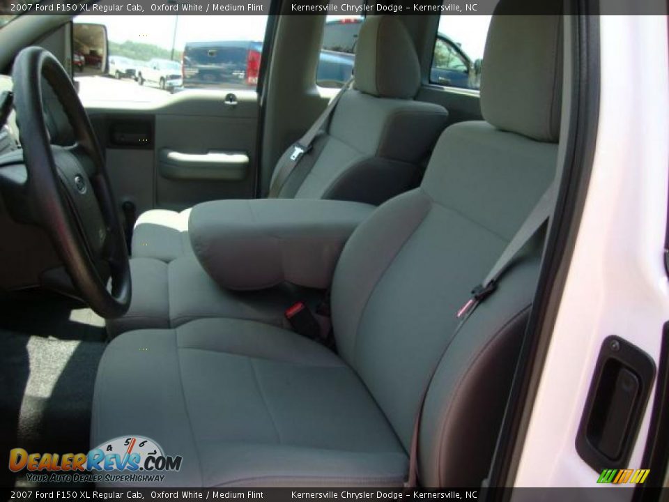 2007 Ford F150 XL Regular Cab Oxford White / Medium Flint Photo #9