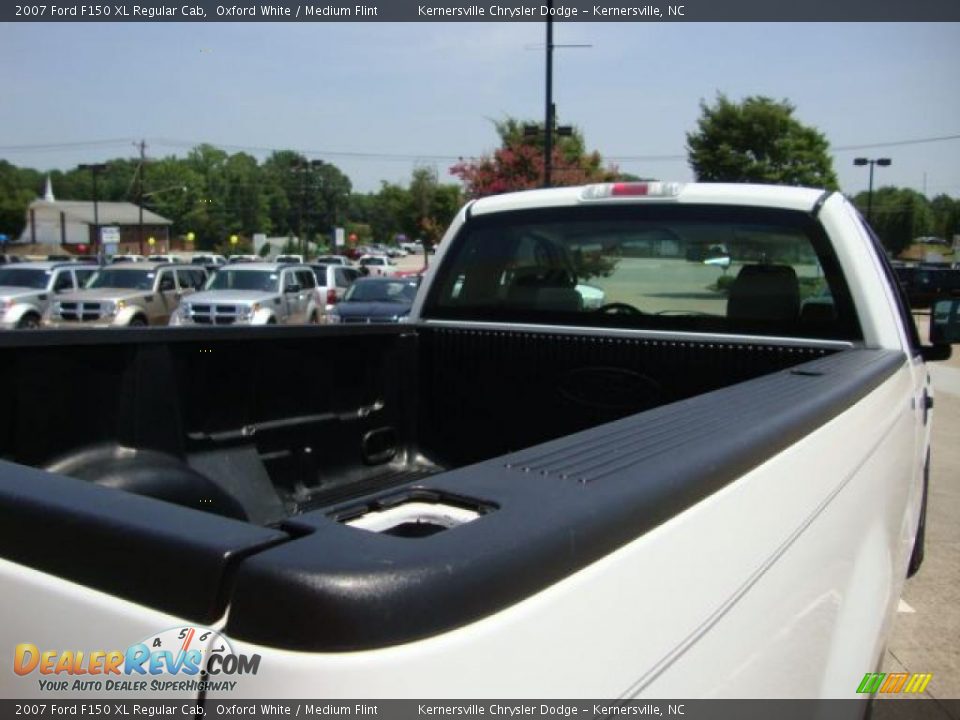 2007 Ford F150 XL Regular Cab Oxford White / Medium Flint Photo #15