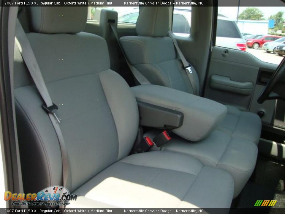 2007 Ford F150 XL Regular Cab Oxford White / Medium Flint Photo #16