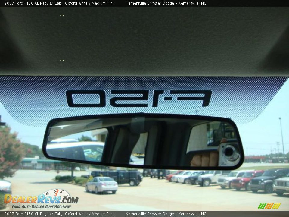 2007 Ford F150 XL Regular Cab Oxford White / Medium Flint Photo #20