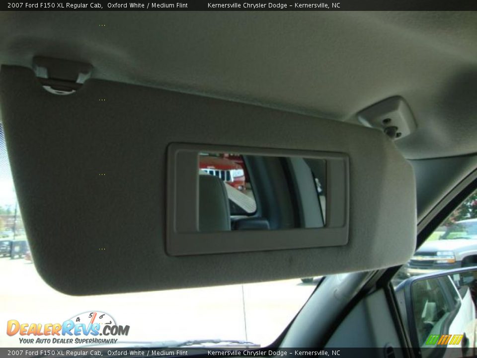 2007 Ford F150 XL Regular Cab Oxford White / Medium Flint Photo #21