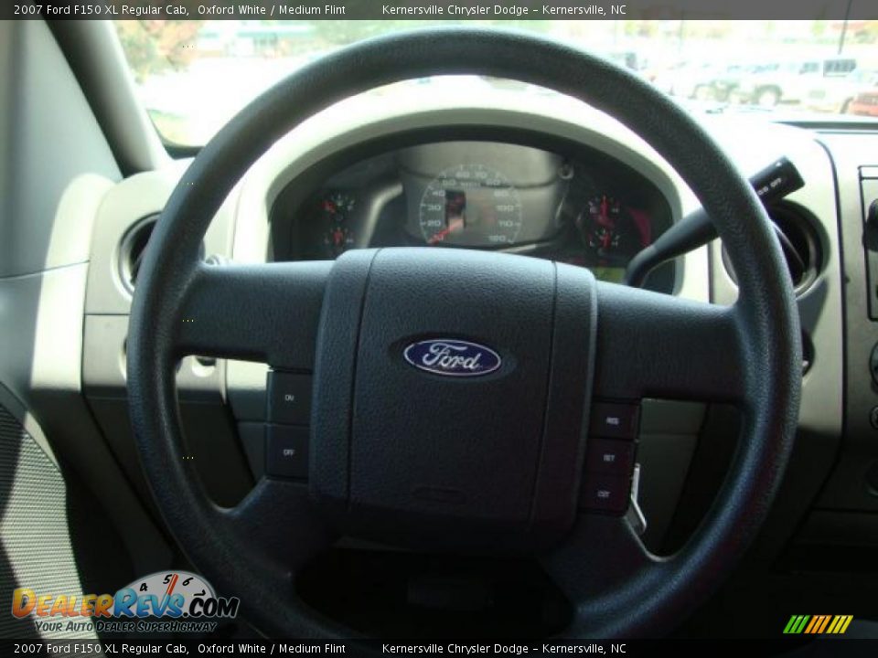 2007 Ford F150 XL Regular Cab Oxford White / Medium Flint Photo #24