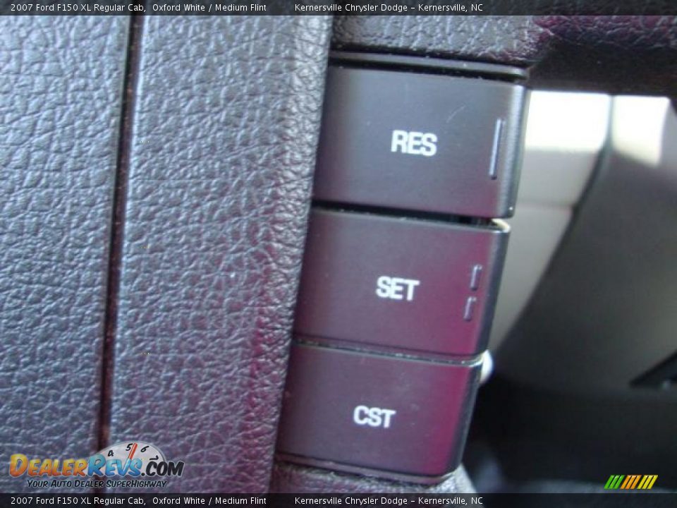 2007 Ford F150 XL Regular Cab Oxford White / Medium Flint Photo #25