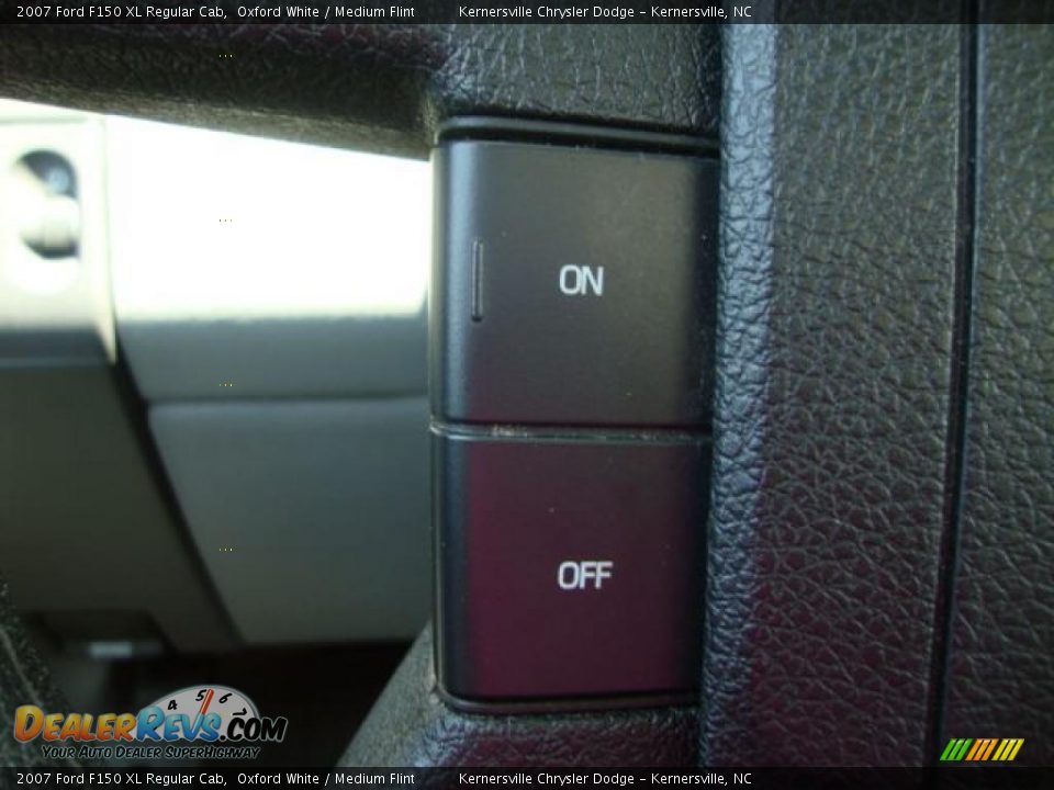 2007 Ford F150 XL Regular Cab Oxford White / Medium Flint Photo #26