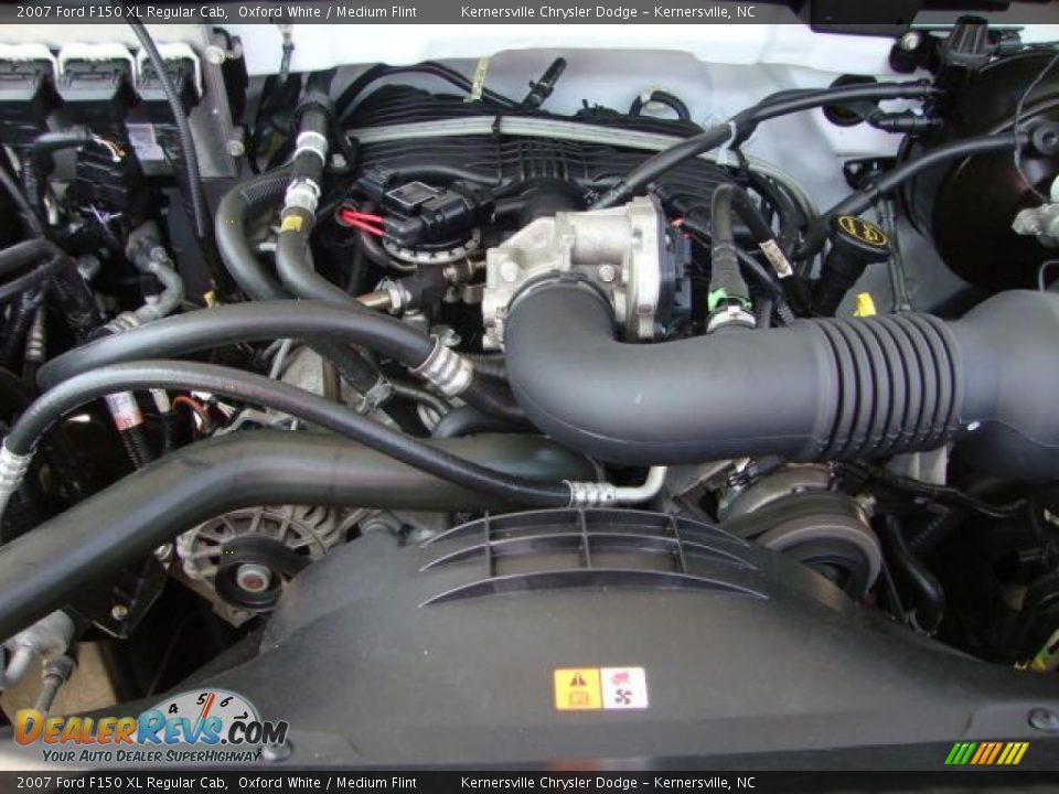 2007 Ford F150 XL Regular Cab Oxford White / Medium Flint Photo #30