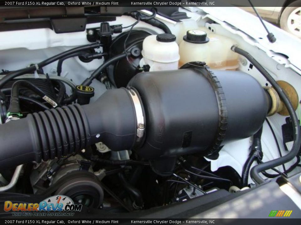 2007 Ford F150 XL Regular Cab Oxford White / Medium Flint Photo #32