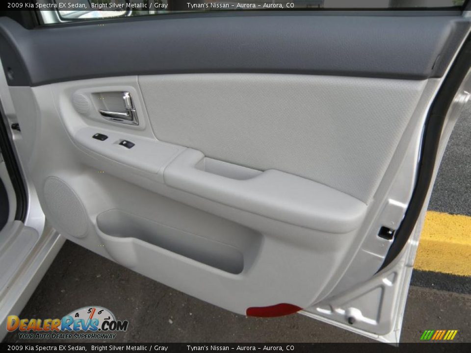 2009 Kia Spectra EX Sedan Bright Silver Metallic / Gray Photo #16